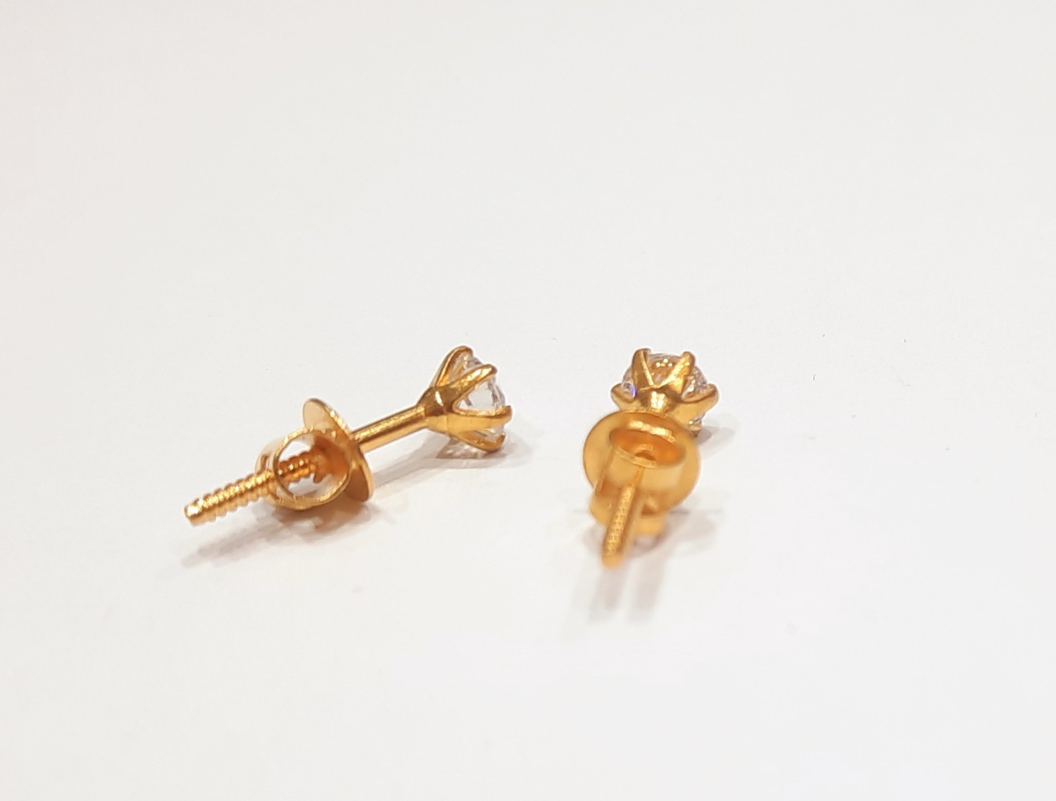 18k Pure single stone Studs